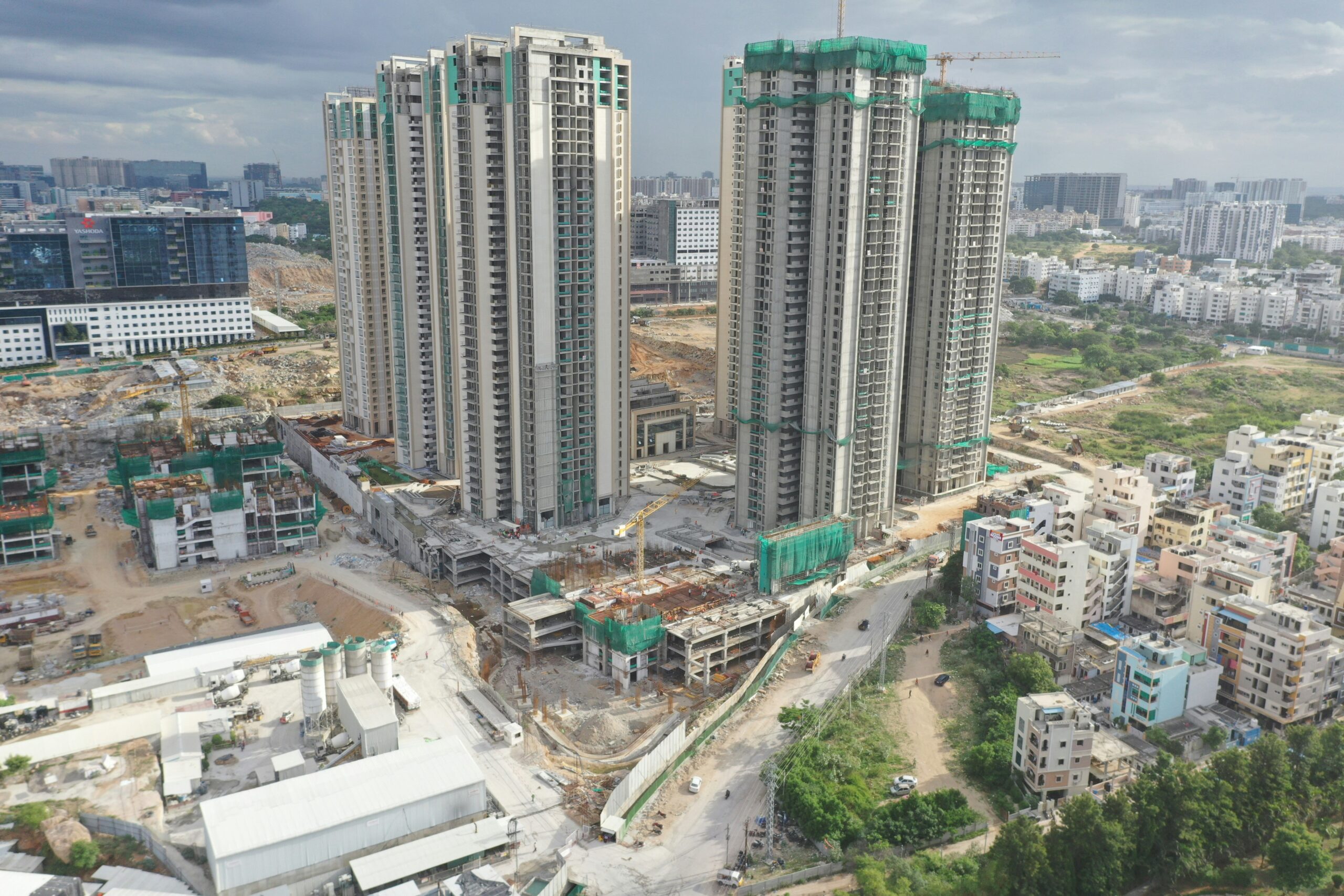 auro-realty–YI54kJ5QUI-unsplash